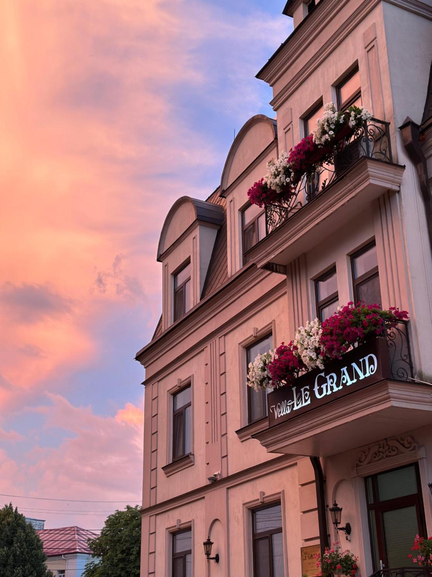 VLG Hotel Boryspilʼ Exterior foto